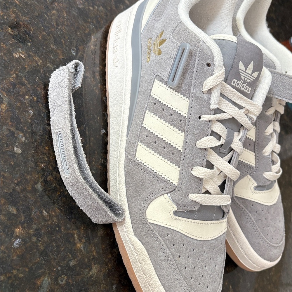 Adidas men’s low forum cream/grey/gum bottom
Size 10.5 Lace-Up Sneakers - Picture 8 of 9
